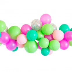 Studio Pep Merry & Bright Balloon Garland Party